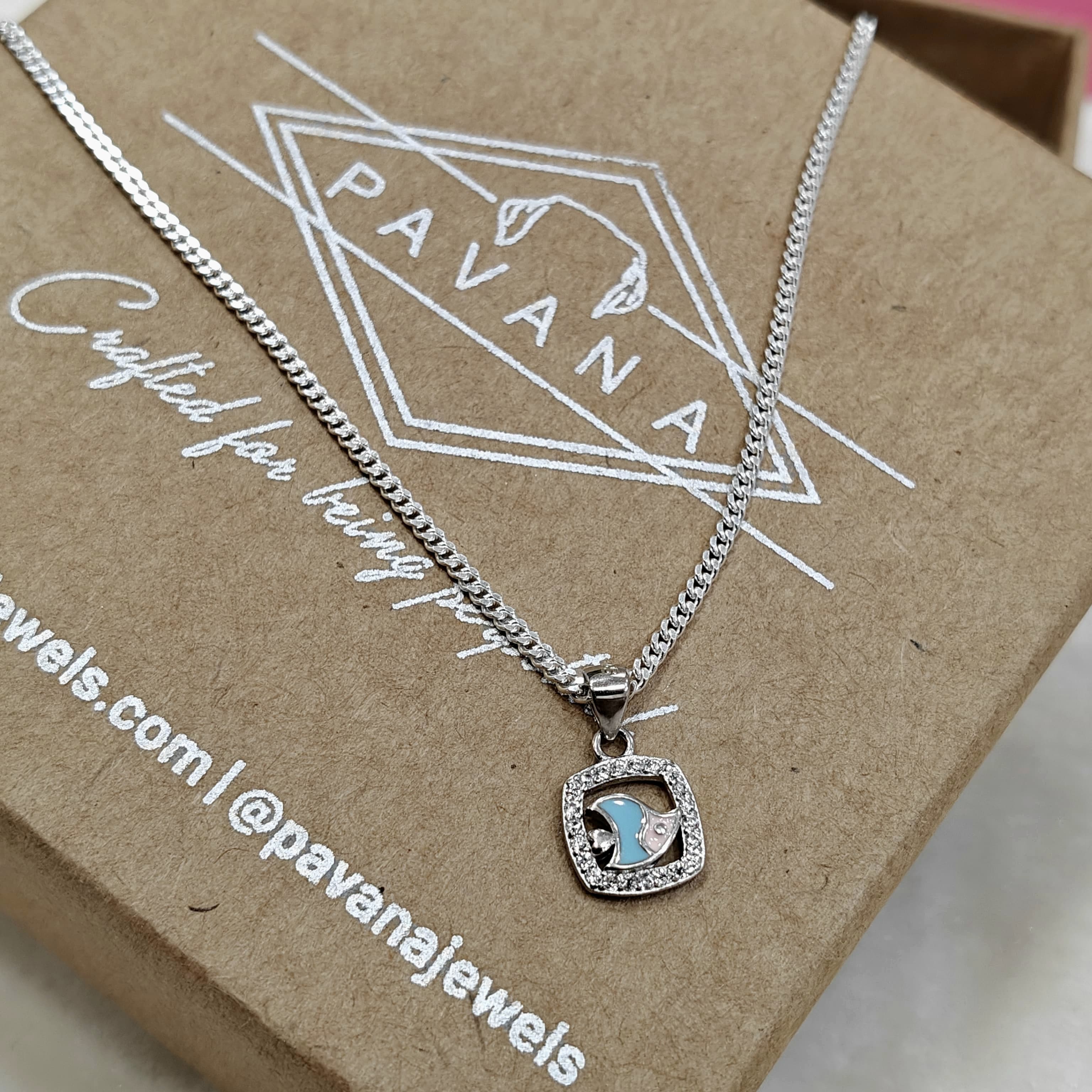 Finora Pendant Set